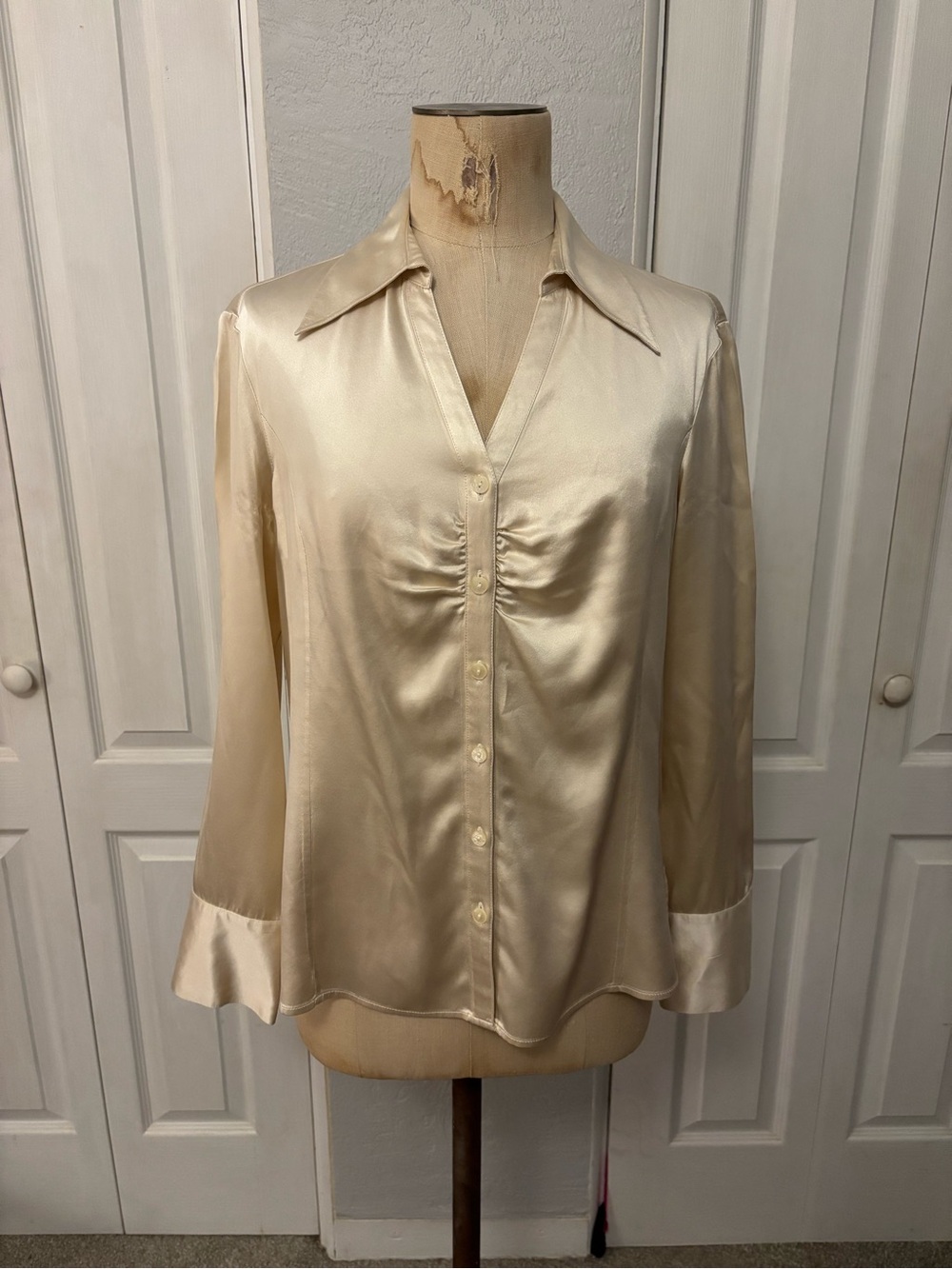 Classiques Entier 100% Silk Ivory Ruched Buttondown Blouse Size Large